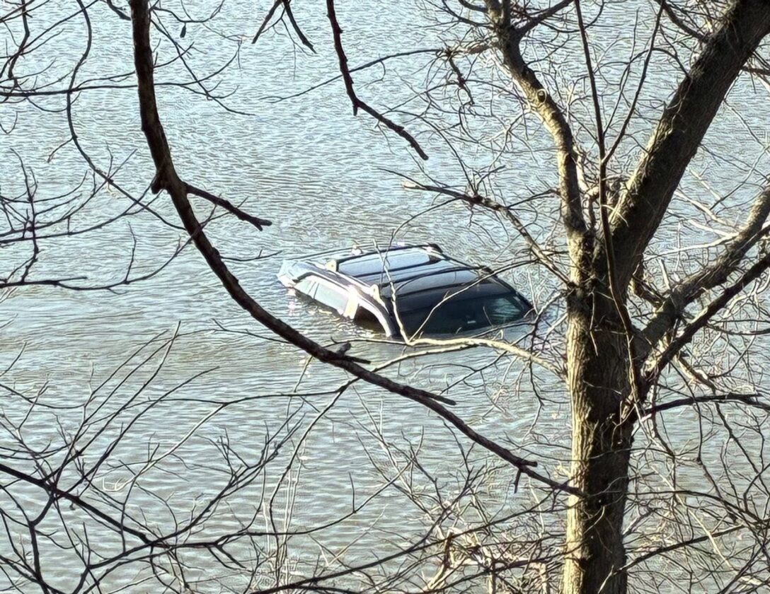 Car ends up in Kansas River after wrong turn; no injuries reported